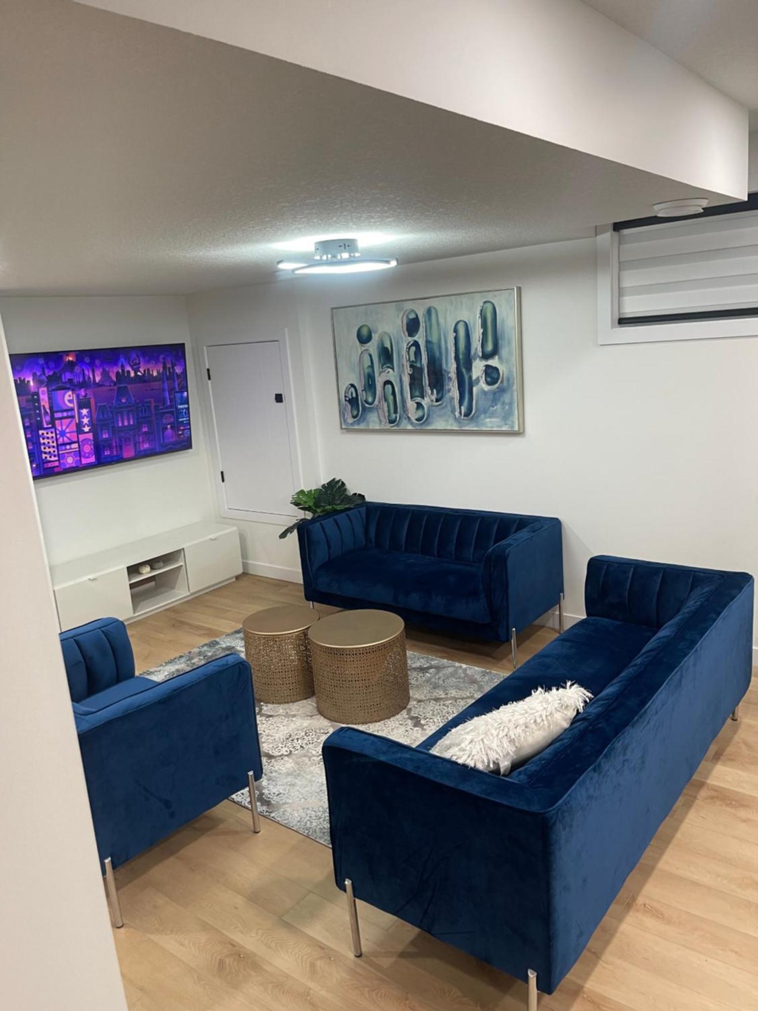 Stylish 2 Bedroom Suite In Sw Edmonton Close To Windermere And Edmonton International Airport Bagian luar foto