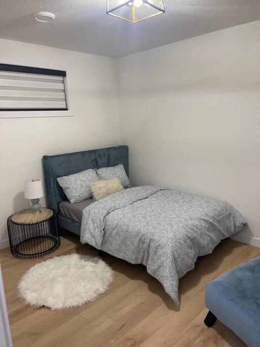 Stylish 2 Bedroom Suite In Sw Edmonton Close To Windermere And Edmonton International Airport Bagian luar foto